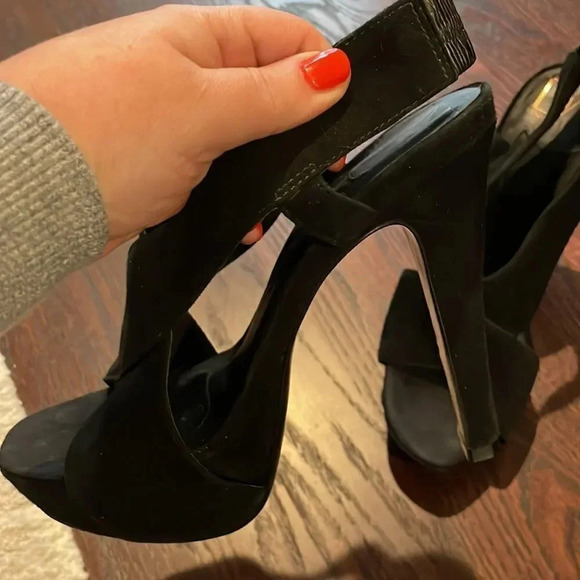 *Final Price* DVF Diane Von Furstenberg Black Heels Size 7 Designer Velvet GUC - Picture 2 of 8